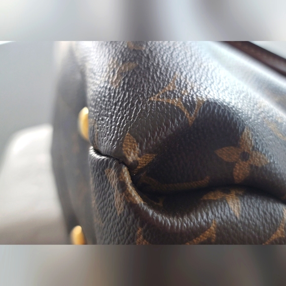 Authentic Louis Vuitton Pallas MM Monogram Canvas Black Leather Adjustable Strap - Picture 7 of 17